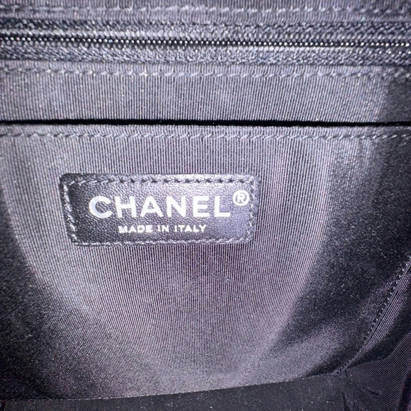 Chanel Black Chevron Quilted Lambskin Leather Large Urban Spirit Backpack - Picture 4 of 15